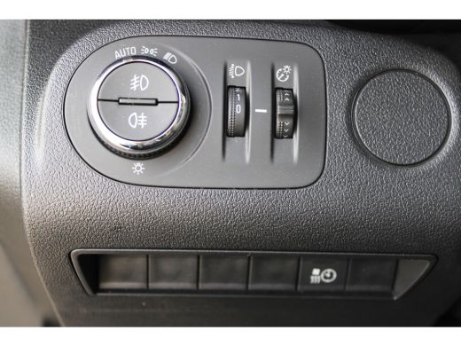 Opel Combo-e 136 L1 50kWh / Navigatie / Parkeersensoren / Camera / Carplay / Airco / ActivLease financial lease