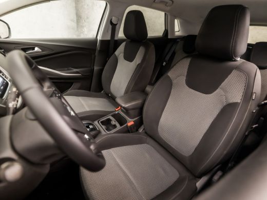 Opel Grandland X 1.2 Turbo Sport (APPLE CARPLAY, GROOT NAVI, CAMERA, CLIMATE, TREKHAAK, SPORTSTOELEN, LED KOPLAMPE... ActivLease financial lease