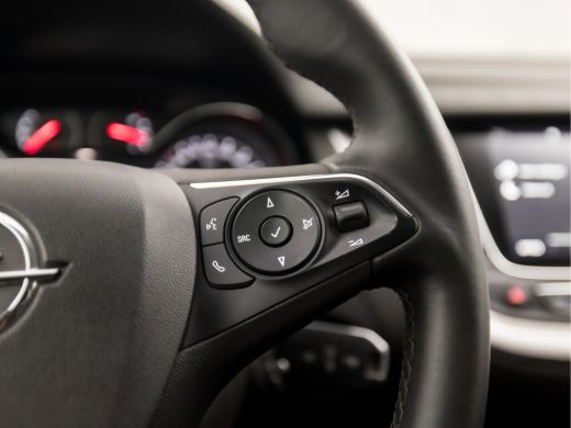 Opel Grandland X 1.2 Turbo Sport (APPLE CARPLAY, GROOT NAVI, CAMERA, CLIMATE, TREKHAAK, SPORTSTOELEN, LED KOPLAMPE... ActivLease financial lease