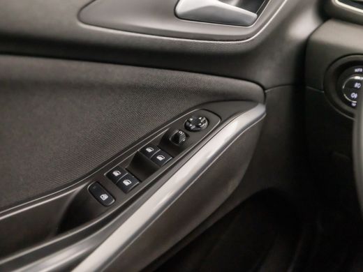 Opel Grandland X 1.2 Turbo Sport (APPLE CARPLAY, GROOT NAVI, CAMERA, CLIMATE, TREKHAAK, SPORTSTOELEN, LED KOPLAMPE... ActivLease financial lease