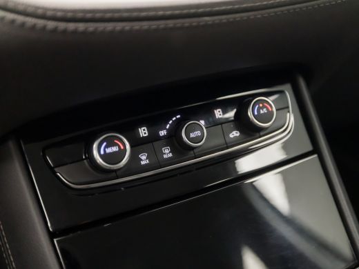 Opel Grandland X 1.2 Turbo Sport (APPLE CARPLAY, GROOT NAVI, CAMERA, CLIMATE, TREKHAAK, SPORTSTOELEN, LED KOPLAMPE... ActivLease financial lease