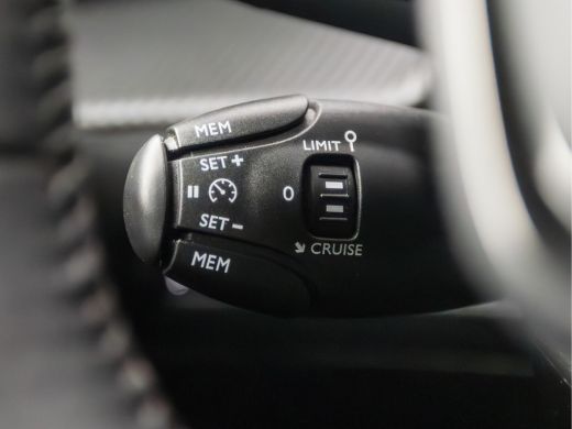 Peugeot 2008 1.2 PureTech Allure Sport 131Pk Automaat (APPLE CARPLAY, GROOT NAVI, LED KOPLAMPEN, LANE ASSIST, ... ActivLease financial lease
