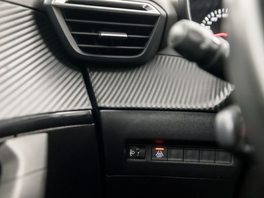 Peugeot 2008 1.2 PureTech Sport (APPLE CARPLAY, GROOT NAVI, 360 CAMERA, STOELVERWARMING, GETINT GLAS, LANE ASS... ActivLease financial lease