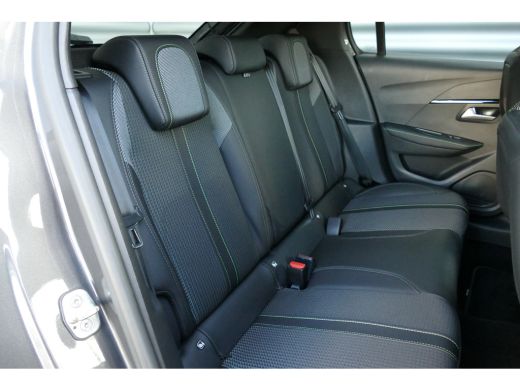Peugeot 208 1.2 PURETECH 100PK GT PACK / NAVI / LEDER / CLIMA / PDC / 17" LMV / CAMERA / KEYLESS / FULL-LED /... ActivLease financial lease