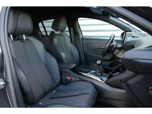 Peugeot 208 1.2 PURETECH 100PK GT PACK / NAVI / LEDER / CLIMA / PDC / 17" LMV / CAMERA / KEYLESS / FULL-LED /... ActivLease financial lease