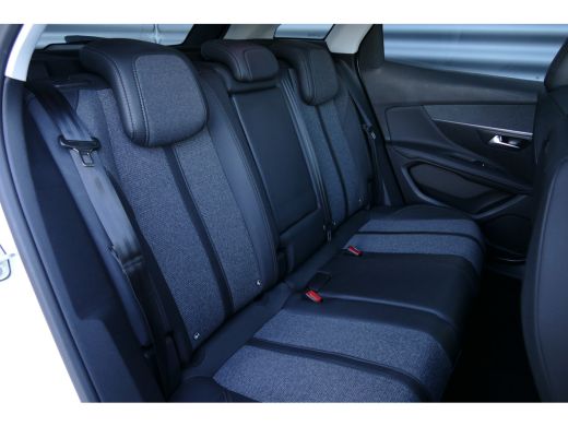 Peugeot 3008 1.2 PURETECH 130PK ALLURE AUTOMAAT / NAVI / LEDER / XENON / CLIMA / LED / PDC / 19" LMV / KEYLESS... ActivLease financial lease