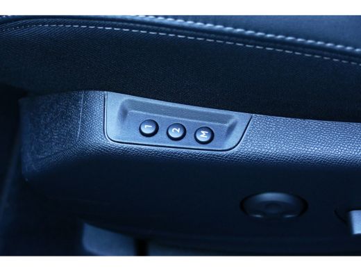 Peugeot 3008 1.2 PURETECH 130PK ALLURE AUTOMAAT / NAVI / LEDER / XENON / CLIMA / LED / PDC / 19" LMV / KEYLESS... ActivLease financial lease