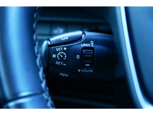Peugeot 3008 1.2 PURETECH 130PK ALLURE AUTOMAAT / NAVI / LEDER / XENON / CLIMA / LED / PDC / 19" LMV / KEYLESS... ActivLease financial lease