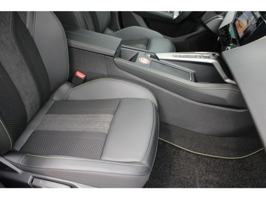 Peugeot 308 1.2 Hybrid 145 e-DCS6 GT | Automaat | Navigatie | AGR Comfortstoelen | Alcantara | Apple carplay ... ActivLease financial lease
