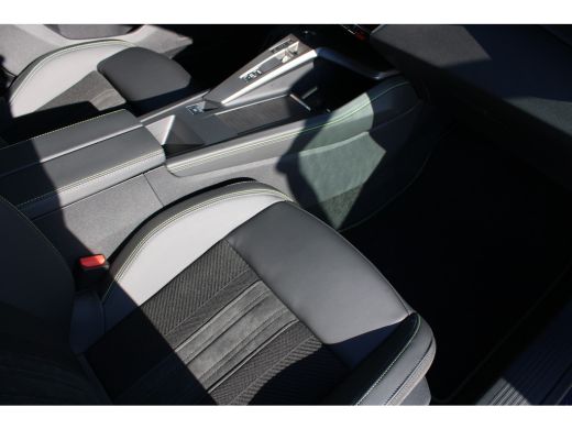 Peugeot 308 1.2 Hybrid 145 e-DCS6 GT | Automaat | Navigatie | AGR Comfortstoelen | Alcantara | Camera voor + ... ActivLease financial lease