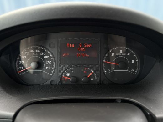 Peugeot Boxer 330 2.2 BlueHDi 120 L2H2 Premium | Achteruitrijcamera | All-season banden | Bestuurdersstoel in h... ActivLease financial lease