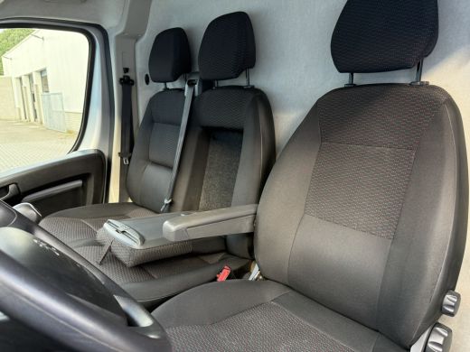 Peugeot Boxer 330 2.2 BlueHDi 120 L2H2 Premium | Achteruitrijcamera | All-season banden | Bestuurdersstoel in h... ActivLease financial lease