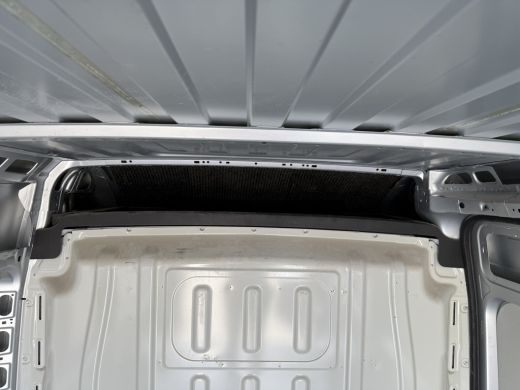 Peugeot Boxer 330 2.2 BlueHDi 120 L2H2 Premium | Achteruitrijcamera | All-season banden | Bestuurdersstoel in h... ActivLease financial lease