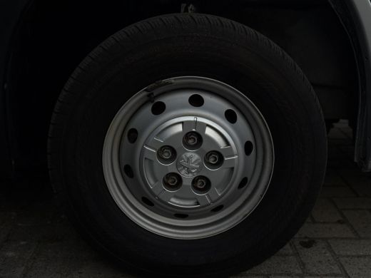 Peugeot Boxer 330 2.2 BlueHDi 120 L2H2 Premium | Achteruitrijcamera | All-season banden | Bestuurdersstoel in h... ActivLease financial lease