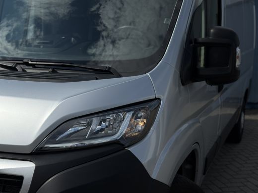 Peugeot Boxer 330 2.2 BlueHDi 120 L2H2 Premium | Achteruitrijcamera | All-season banden | Bestuurdersstoel in h... ActivLease financial lease