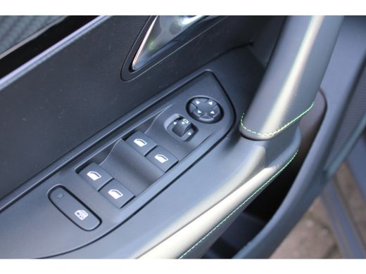 Peugeot e-2008 EV GT Avantage 54 kWh | Automaat | Navigatie | Camera voor + achter | Adaptieve cruise control | ... ActivLease financial lease