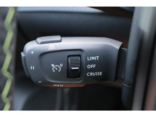 Peugeot e-2008 EV GT Avantage 54 kWh | Automaat | Navigatie | Camera voor + achter | Adaptieve cruise control | ... ActivLease financial lease