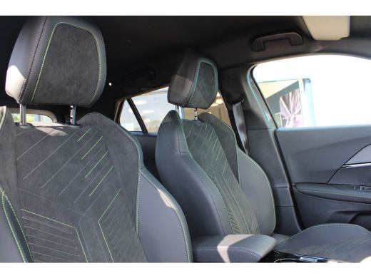 Peugeot e-2008 EV GT Avantage 54 kWh | Automaat | Navigatie | Camera voor + achter | Adaptieve cruise control | ... ActivLease financial lease