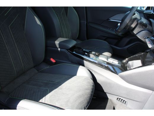 Peugeot e-2008 EV GT Avantage 54 kWh | Automaat | Navigatie | Camera voor + achter | Adaptieve cruise control | ... ActivLease financial lease
