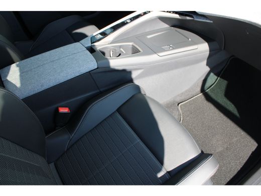 Peugeot e-3008 Allure Avantage 210 73 kWh | Automaat | Navigatie | Camera | Apple carplay | Fase 3 | BTW | ActivLease financial lease