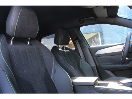 Peugeot e-308 GT EV Avantage 54 kWh | Automaat | Navigatie | Camera | AGR Comfortstoelen | Fase 3 | BTW | ActivLease financial lease