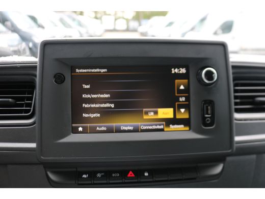 Renault Master 2.3 dCi 165pk Bakwagen met Laadklep ActivLease financial lease