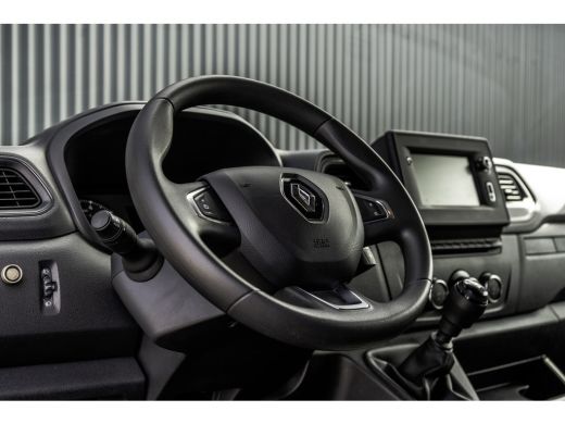 Renault Master T35 dCi 135 L2H2 | LED | Camera | Navi | Imperiaal | Ladder | Cruise | PDC | Euro 6 ActivLease financial lease