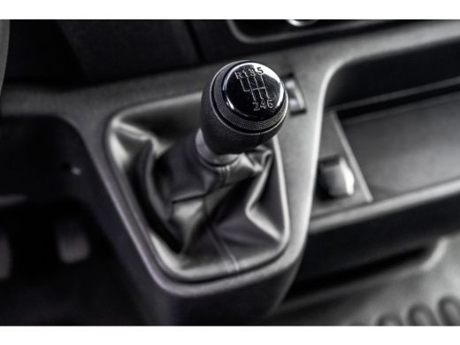 Renault Master T35 dCi 135 L2H2 | LED | Camera | Navi | Imperiaal | Ladder | Cruise | PDC | Euro 6 ActivLease financial lease