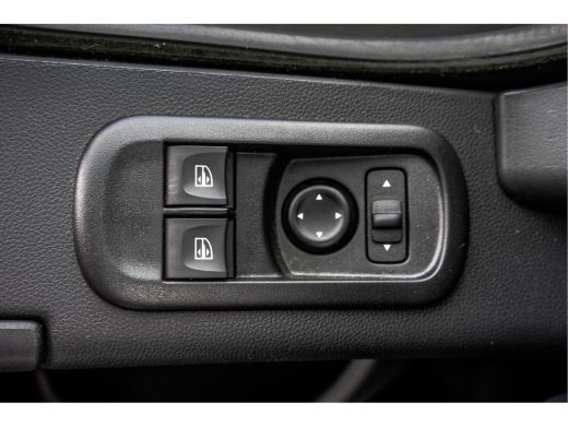 Renault Master T35 dCi 135 L2H2 | LED | Camera | Navi | Imperiaal | Ladder | Cruise | PDC | Euro 6 ActivLease financial lease