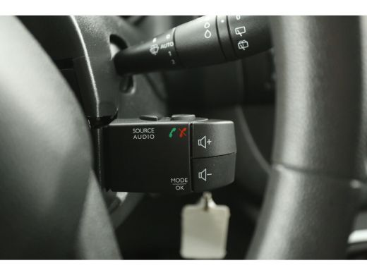 Renault Trafic 2.0 dCi T29 L1H1 | 145PK Aut. | DC | 6 Persoons | Camera | Carplay | Airco | Cruise | Trekhaak | ... ActivLease financial lease