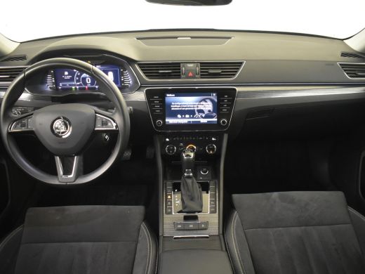 Skoda Superb Combi 1.4 TSI iV Business Edition 218pk l Camera | Trekhaak | Stoelverwarming | Elektr. Verst. Be... ActivLease financial lease