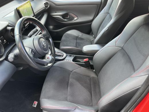 Toyota Yaris 1.5 Hybrid GR Sport | JBL Audio | Navigatie | Dode hoek waarschuwing | Stoelverwarming | ActivLease financial lease