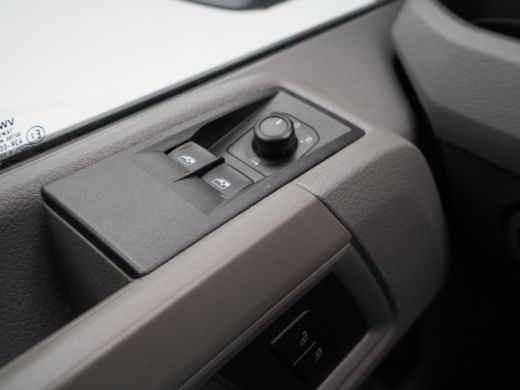 Volkswagen Crafter 35 2.0 TDI L3H3 Highline Camera Pdc Acc Trekhaak Navigatie Carplay Parkassist ActivLease financial lease