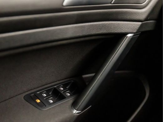Volkswagen Golf 1.0 TSI Sportline (APPLE CARPLAY, GROOT NAVI, CLIMATE, ALCANTARA, STOELVERWARMING, SPORTSTOELEN, ... ActivLease financial lease