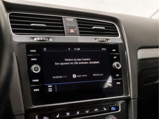 Volkswagen Golf 1.0 TSI Sportline (APPLE CARPLAY, GROOT NAVI, CLIMATE, ALCANTARA, STOELVERWARMING, SPORTSTOELEN, ... ActivLease financial lease
