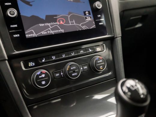 Volkswagen Golf 1.0 TSI Sportline (APPLE CARPLAY, GROOT NAVI, CLIMATE, ALCANTARA, STOELVERWARMING, SPORTSTOELEN, ... ActivLease financial lease