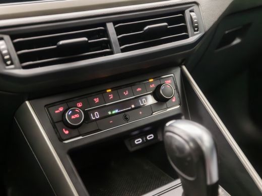 Volkswagen Polo 1.0 TSI Highline R Sport Automaat (APPLE CARPLAY, GROOT NAVI, CLIMATE, CAMERA, STOELVERWARMING, S... ActivLease financial lease