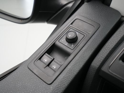 Volkswagen Transporter 2.0 TDI 150pk L2H1 Comfortline Navigatie Camera Cruise Dab Pdc Carplay ActivLease financial lease