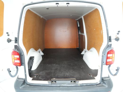 Volkswagen Transporter 2.0 TDI L2H1 Navigatie trekhaak betimmeringen ActivLease financial lease