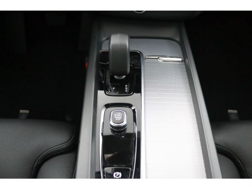 Volvo  XC60 T6 Plug-in hybrid AWD Ultra Dark | Panoramadak | 360 Camera | Head-up display | Stoel en stuurwie... ActivLease financial lease