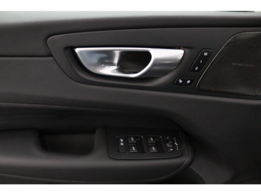 Volvo  XC60 T6 Plug-in hybrid AWD Ultra Dark | Panoramadak | 360 Camera | Head-up display | Stoel en stuurwie... ActivLease financial lease