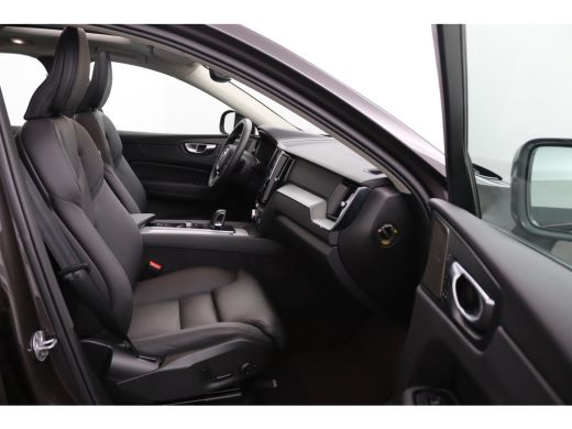 Volvo  XC60 T6 Plug-in hybrid AWD Ultra Dark | Panoramadak | 360 Camera | Head-up display | Stoel en stuurwie... ActivLease financial lease