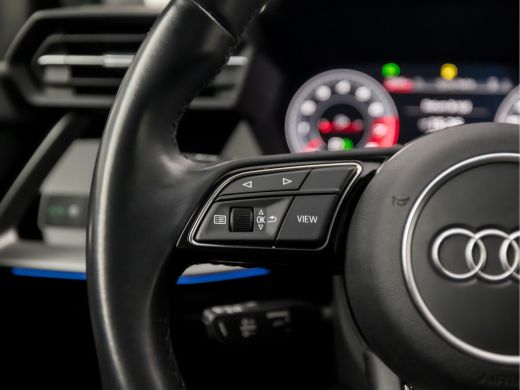 Audi A3 Sportback 30 TFSI Sport Automaat (SCHUIFDAK, APPLE CARPLAY, GROOT NAVI, ADAPTIVE CRUISE, SFEERVER... ActivLease financial lease