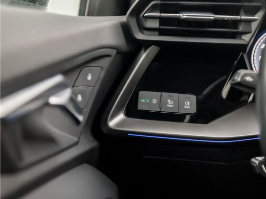 Audi A3 Sportback 30 TFSI Sport Automaat (SCHUIFDAK, APPLE CARPLAY, GROOT NAVI, ADAPTIVE CRUISE, SFEERVER... ActivLease financial lease