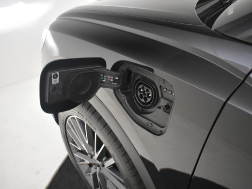 Audi Q3 45 TFSI e Advanced edition 245pk | Panoramadak | Leder l Elektr. Achterklep l Navigatie | 19"LMV ... ActivLease financial lease