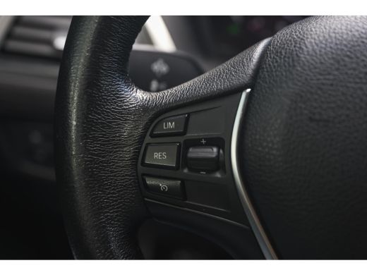 BMW 1 Serie 116i Sport Line / Sportstoelen / LED / Airconditioning / Cruise Control / PDC ActivLease financial lease