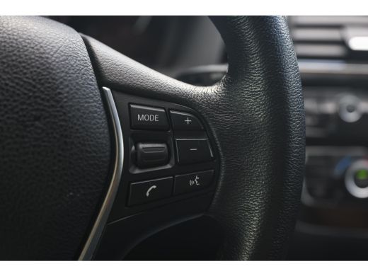 BMW 1 Serie 116i Sport Line / Sportstoelen / LED / Airconditioning / Cruise Control / PDC ActivLease financial lease