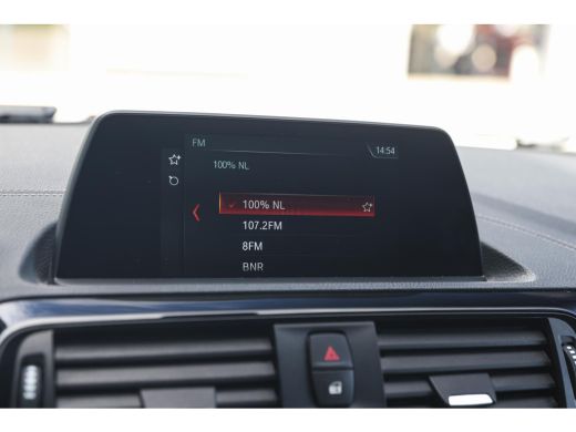 BMW 1 Serie 116i Sport Line / Sportstoelen / LED / Airconditioning / Cruise Control / PDC ActivLease financial lease