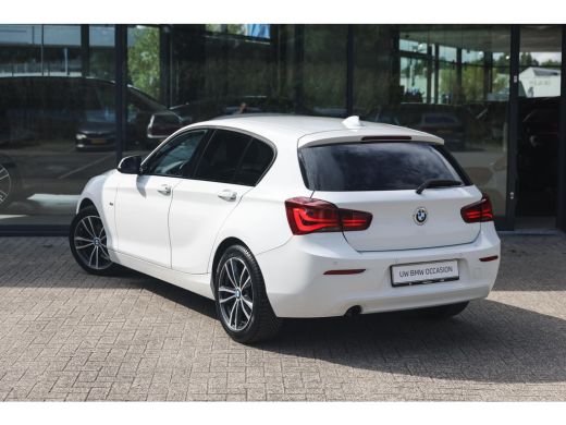 BMW 1 Serie 116i Sport Line / Sportstoelen / LED / Airconditioning / Cruise Control / PDC ActivLease financial lease