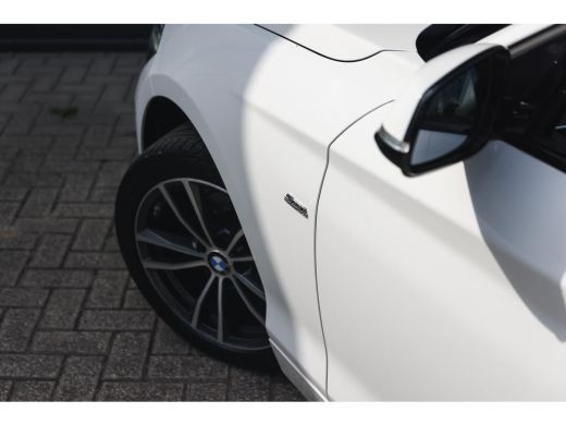 BMW 1 Serie 116i Sport Line / Sportstoelen / LED / Airconditioning / Cruise Control / PDC ActivLease financial lease